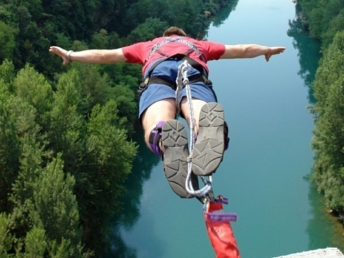 Bungee jumping z nejvyššího mostu ČR